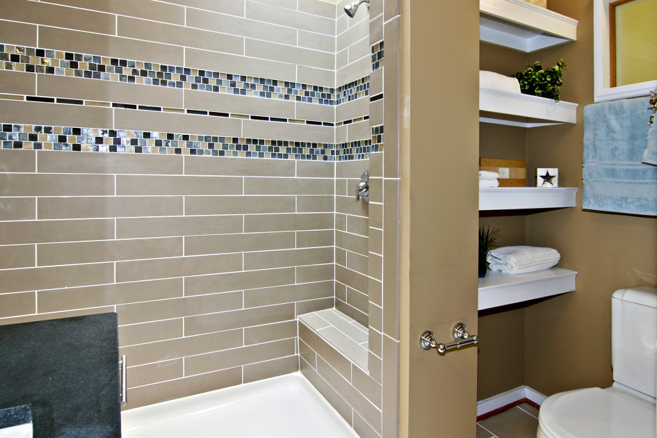 Bathroom Design With Mosaic Tile - HD Wallpaper 