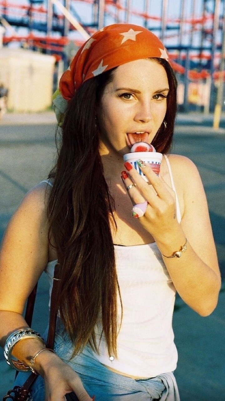Lana Del Rey And Queen Image - Lana Del Rey Born To Die Era - HD Wallpaper 