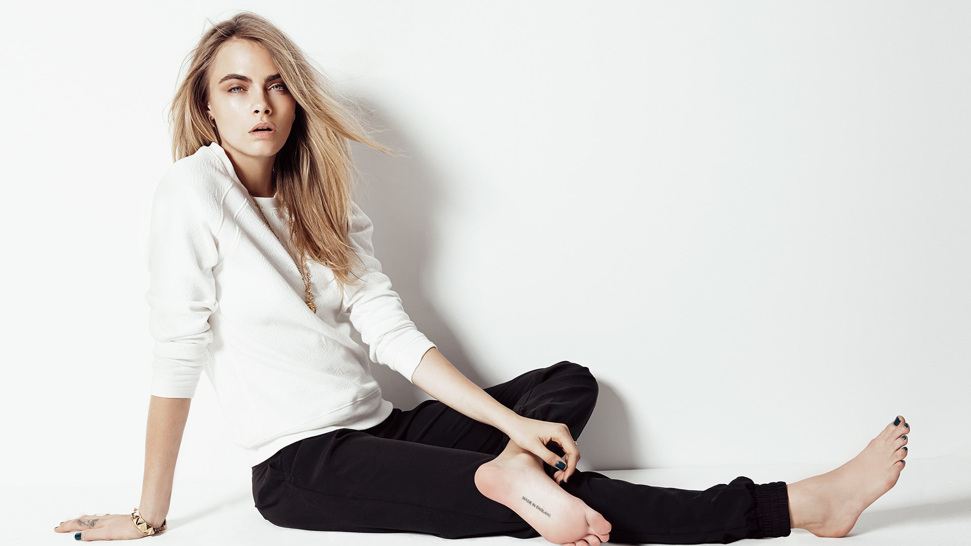 Margot Robbie Cara Delevingne Feet - 1920x1080 Wallpaper Margot Robbie Cara Delevingne Feet - 1920x1080 Wallpaper