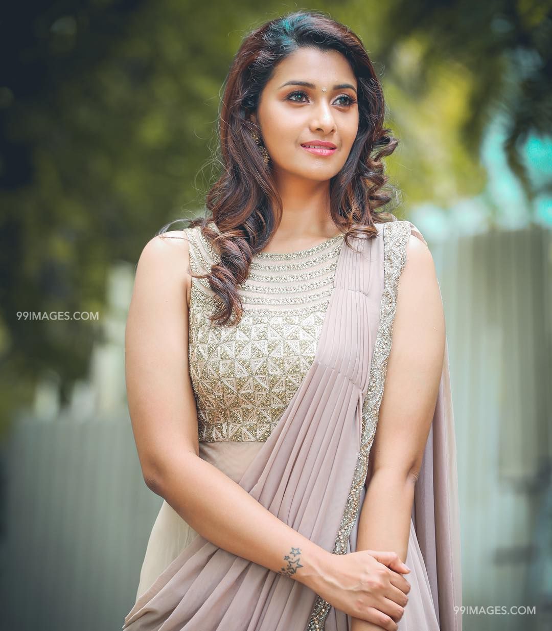 Priya Bhavani Shankar Beautiful/hot Hd Photos / Wallpapers - 1080p Priya Bhavani Shankar Images Hd - HD Wallpaper 