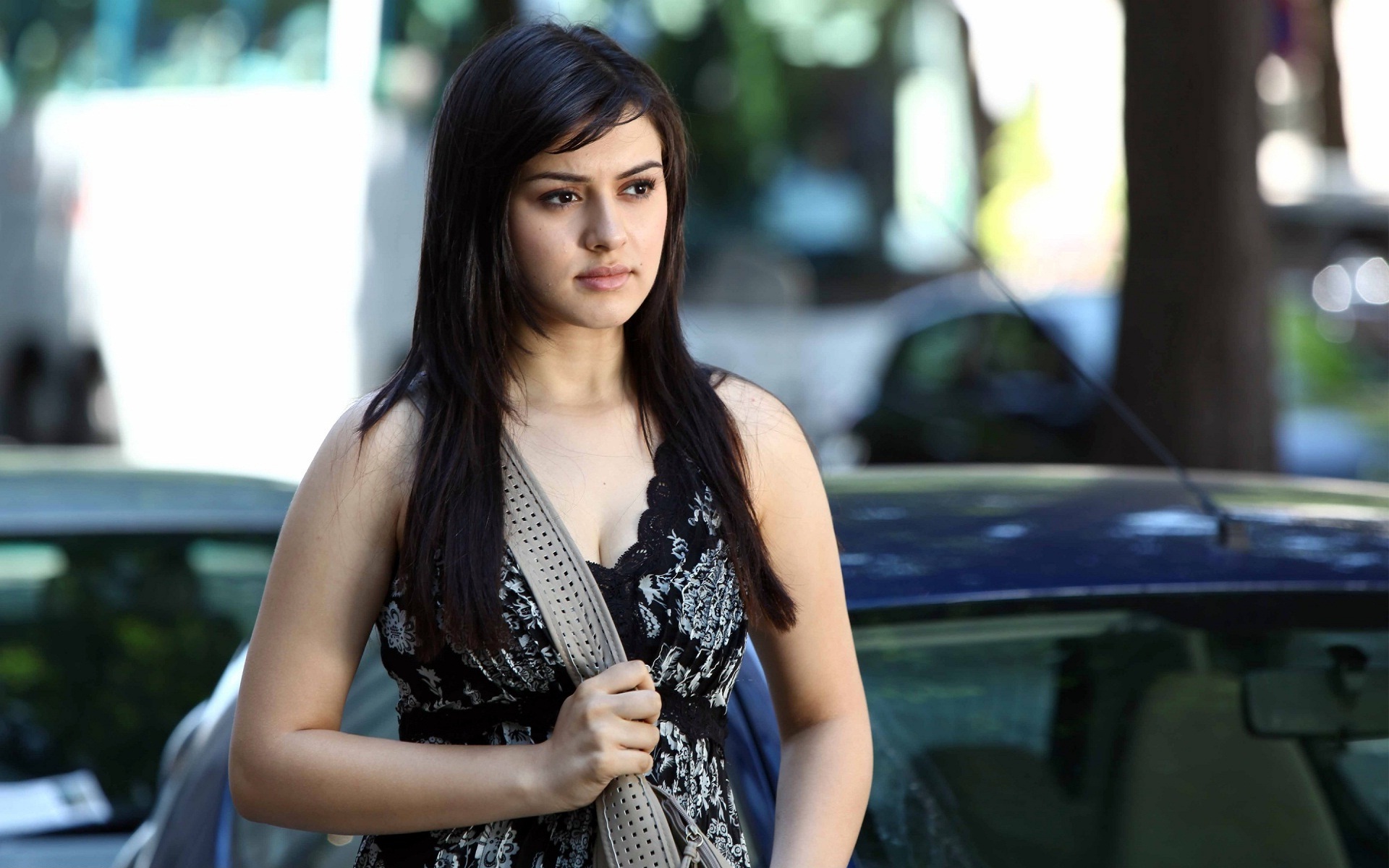 Hansika Motwani Personal Life Real Pictures Capture - Girl - HD Wallpaper 