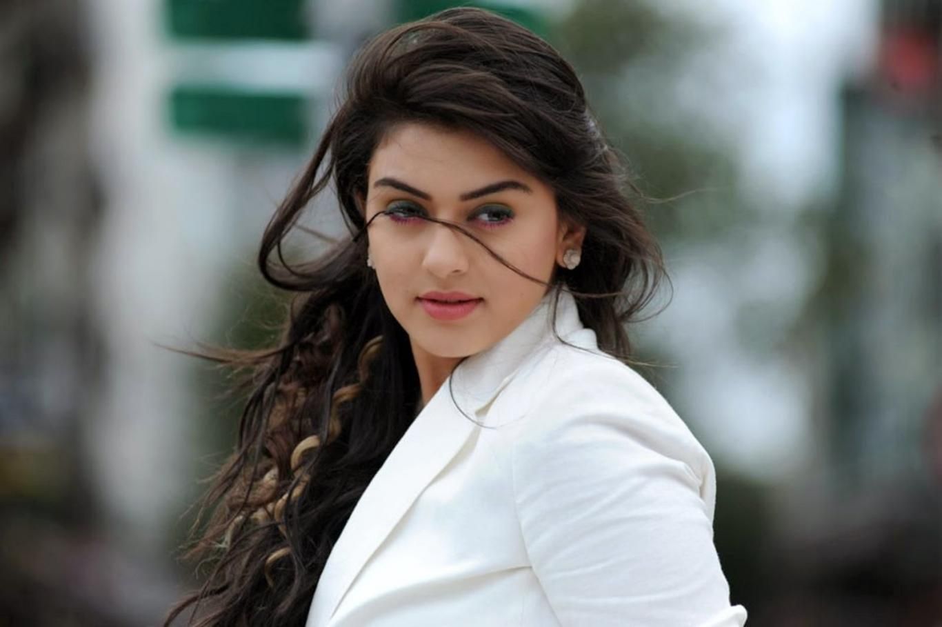 Hansika Motwani Wallpaper Hd Download - HD Wallpaper 