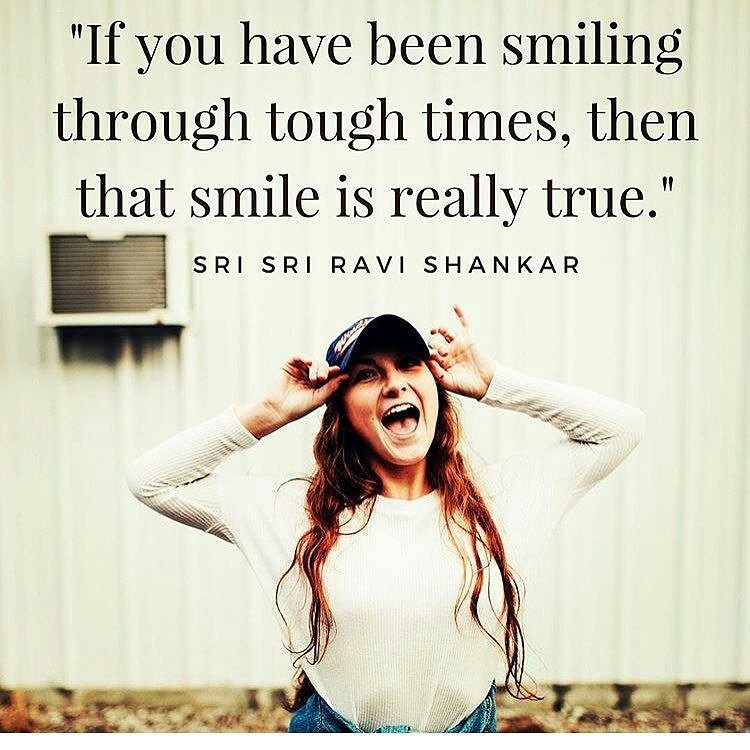 Image Quote By Sri Sri Ravi Shankar - Sri Sri Ravi Shankar Quotes On Smile - HD Wallpaper 