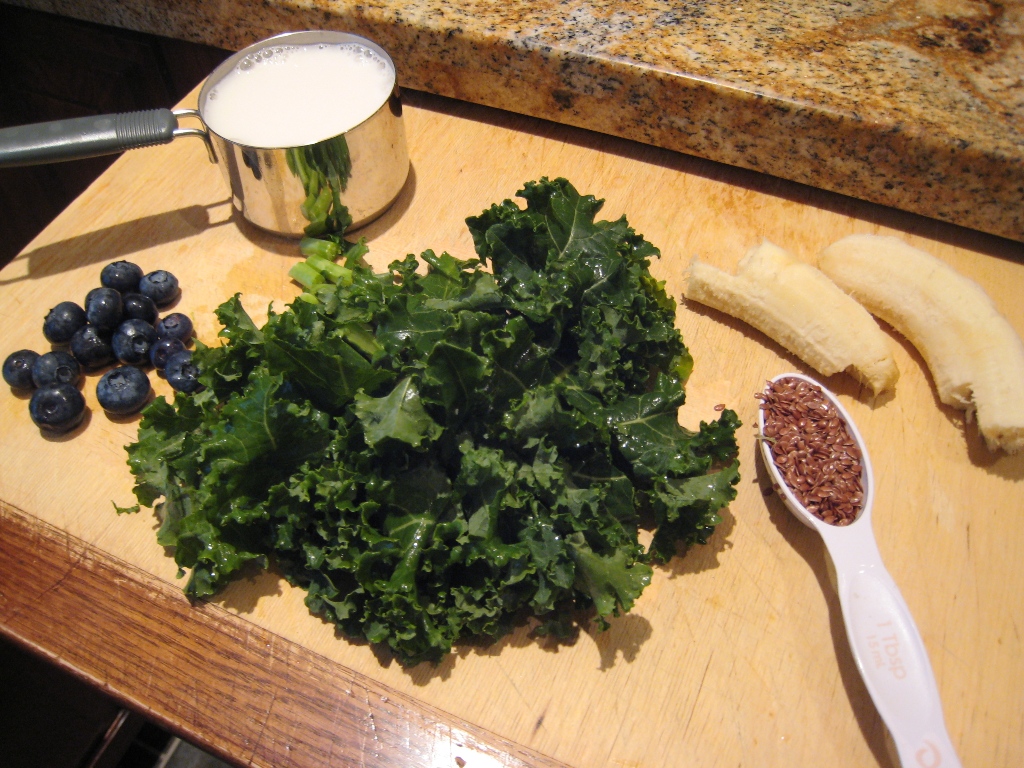 Kale Banana Blueberry Smoothie - HD Wallpaper 
