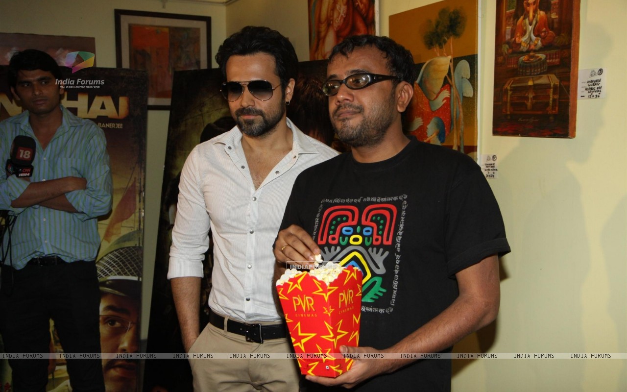 Bollywood Actors Emraan Hashmi Sexy Actor Biography - Party - HD Wallpaper 