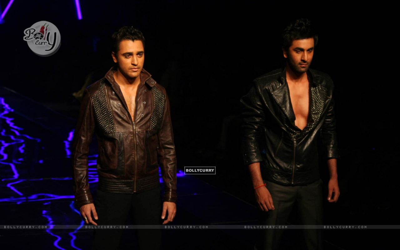 Imran Khan And Ranbir Kapoor Walk On The Ramp For Karan - Imran Khan And Ranbir Kapoor - HD Wallpaper 