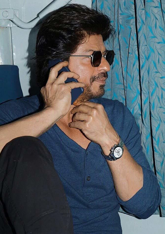 Image Of Richest Actor In World Shahrukh Khan - 670x950 Wallpaper