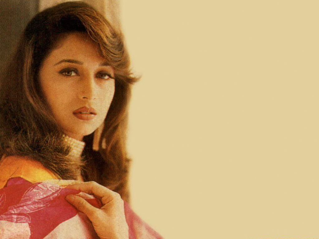 Madhuri Dixit - HD Wallpaper 