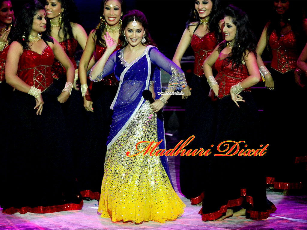 Madhuri Dixit - HD Wallpaper 