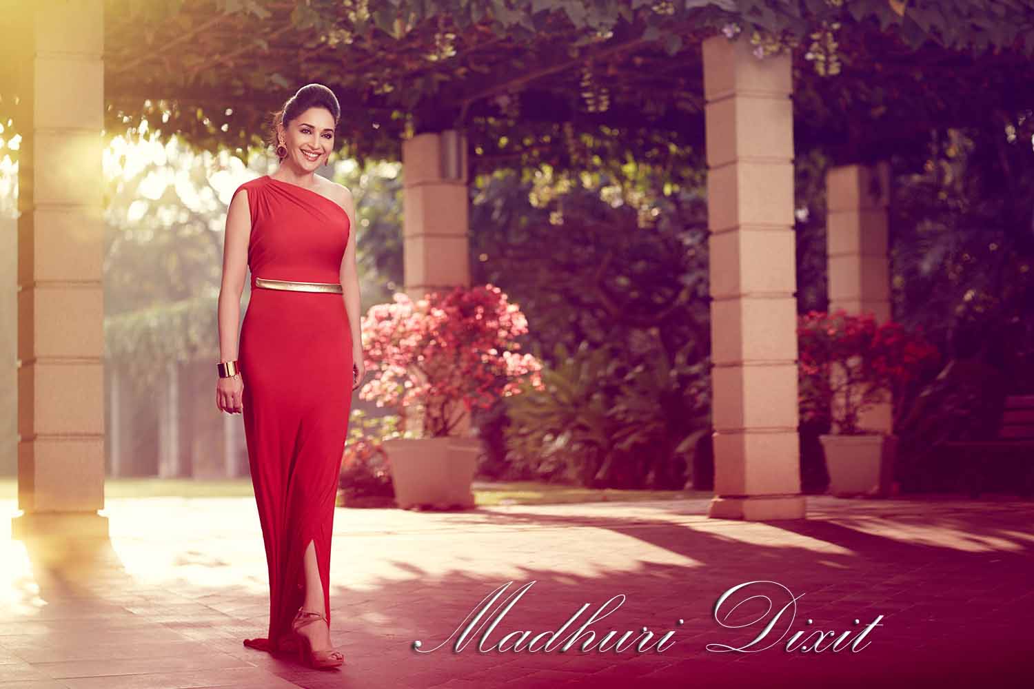 Madhuri Dixit Beautiful Red Dress Wallpaper - Madhuri Dixit Hd Wallpaper 2013 - HD Wallpaper 