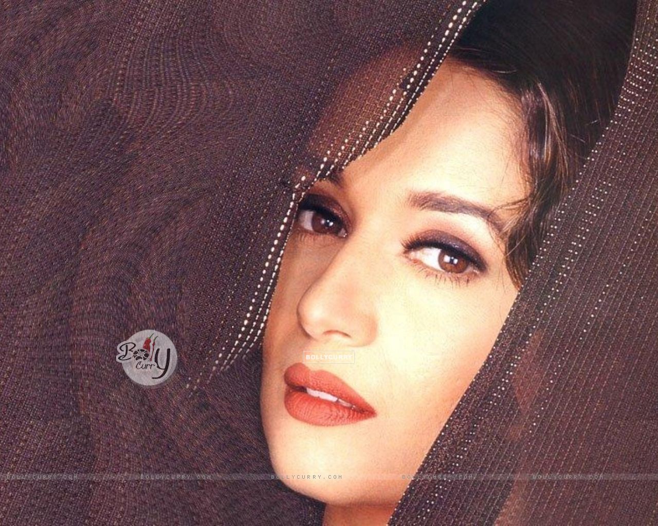 Madhuri Dixit Size - Madhuri Eyes - HD Wallpaper 