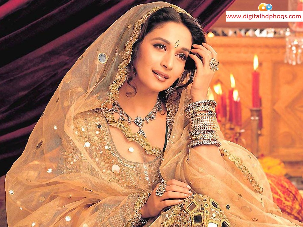 Madhuri Dixit In Lehenga Choli - HD Wallpaper 
