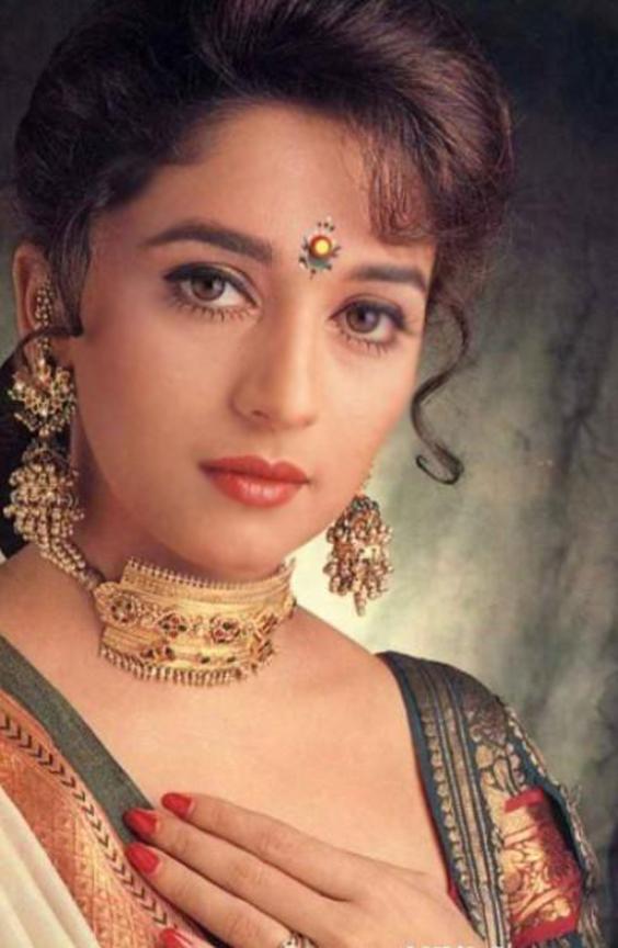 Madhuri Dixit Na - HD Wallpaper 