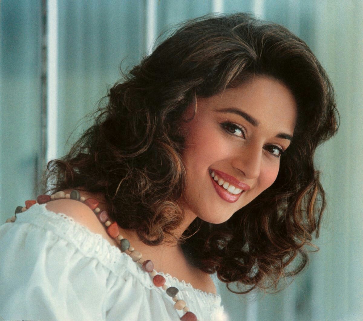 Beautiful Madhuri Dixit - HD Wallpaper 