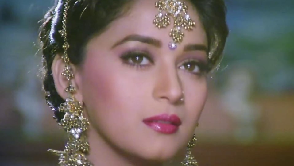 Didi Tera Devar Deewana Madhuri Saree - HD Wallpaper 