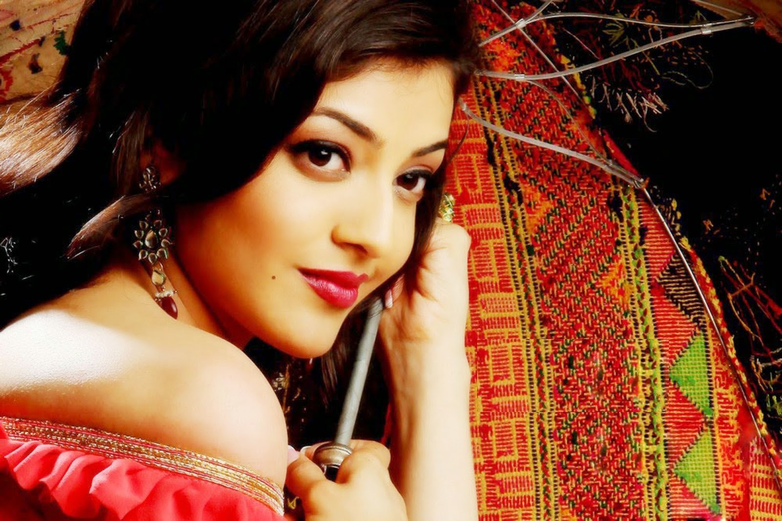 Kajal Agarwal Hot Sexy Red Lips - HD Wallpaper 