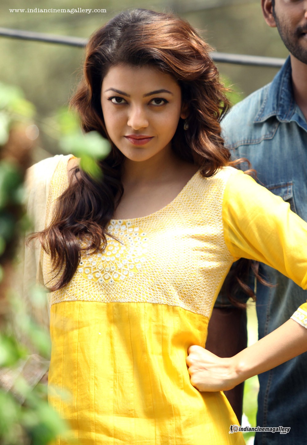 Kajal Agarwal In Yellow Churidar August 2015 Stills - Kajal Agarwal Latest Pics 2015 - HD Wallpaper 
