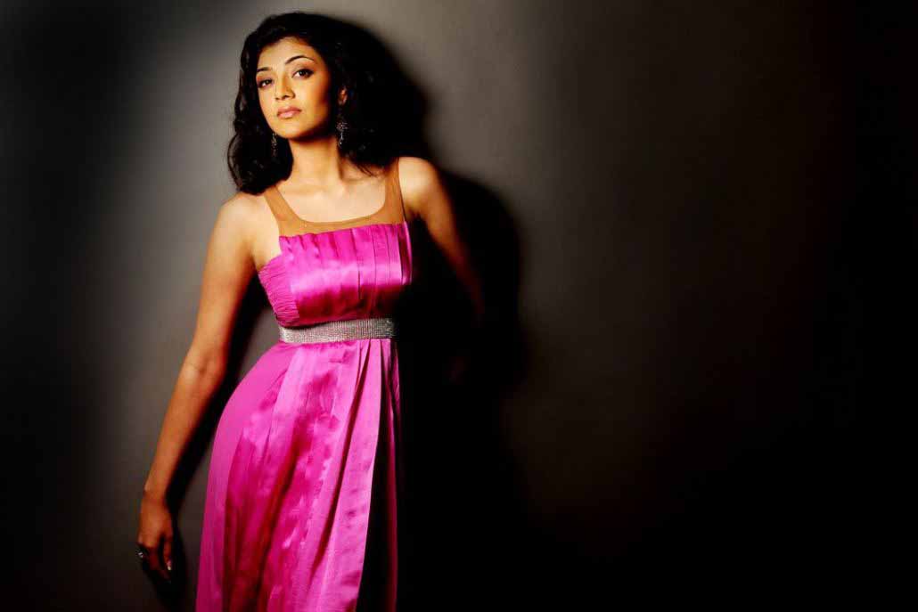 Top 10 Famous Actress Kajal Agarwal Best Wallpapers - Black Background Kajal Agarwal - HD Wallpaper 