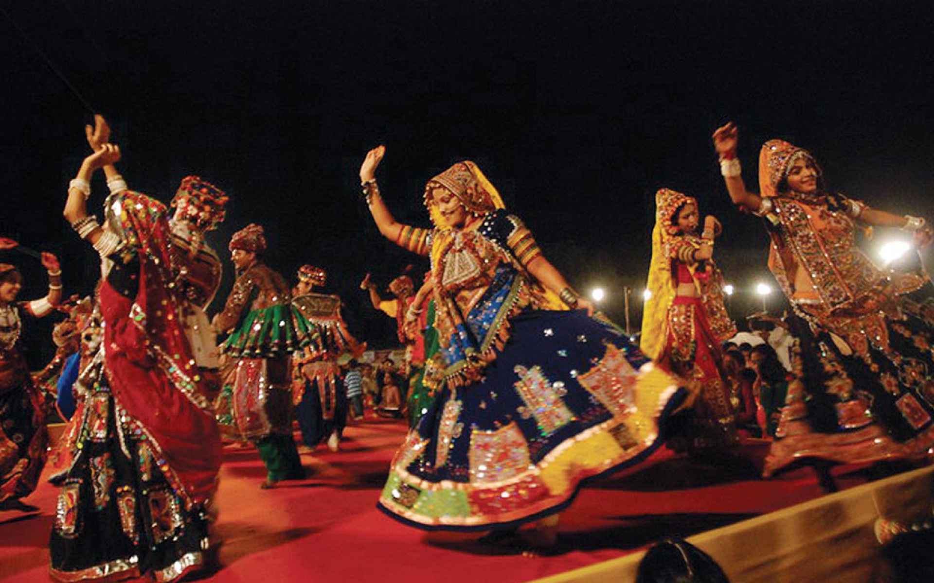 Garba And Dandiya Play In Navratri Wallpapers And Backgrounds - Navratri Festival Of Gujarat - HD Wallpaper 
