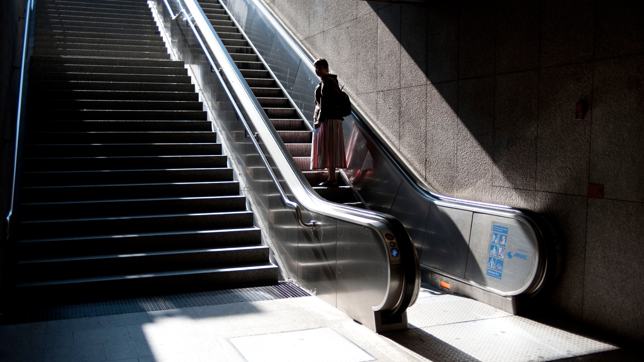 Escalator - HD Wallpaper 