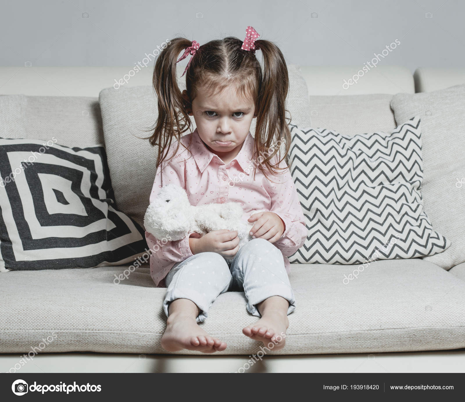 Sitting - HD Wallpaper 