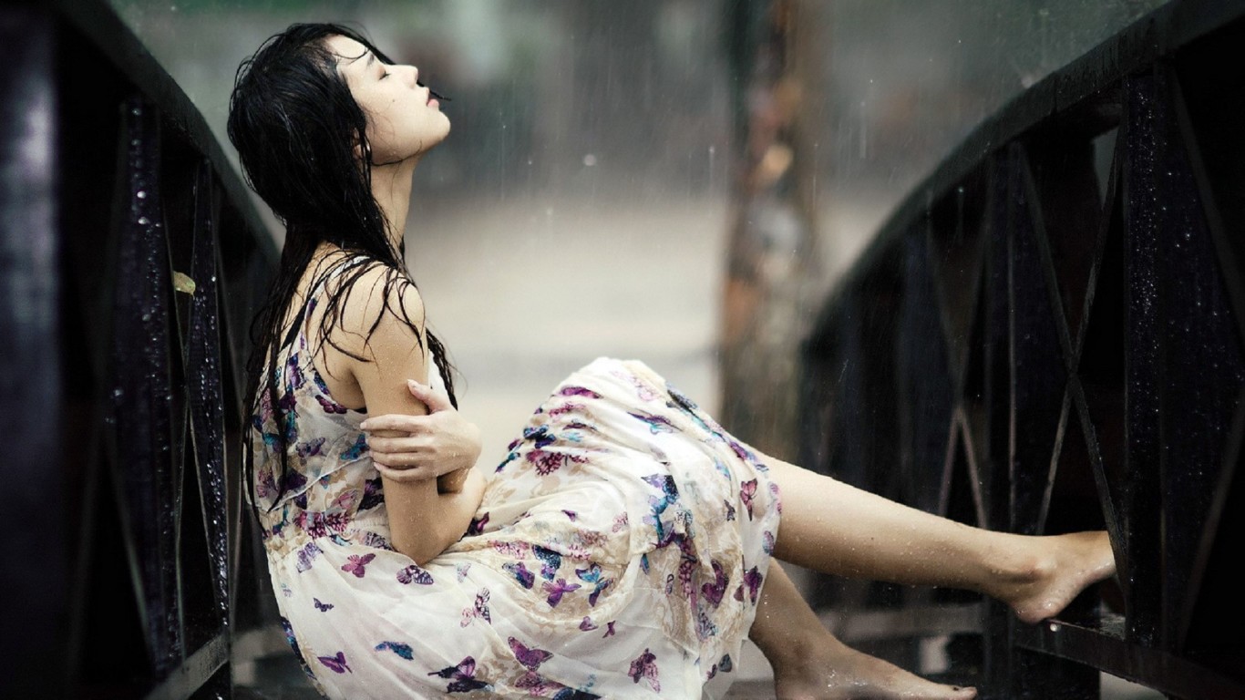 Crying Rain Alone Girl - HD Wallpaper 