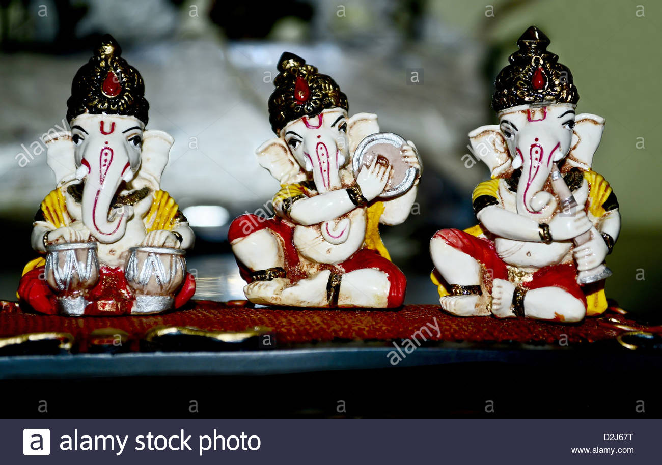 Musical God Ganesha - Statue - HD Wallpaper 