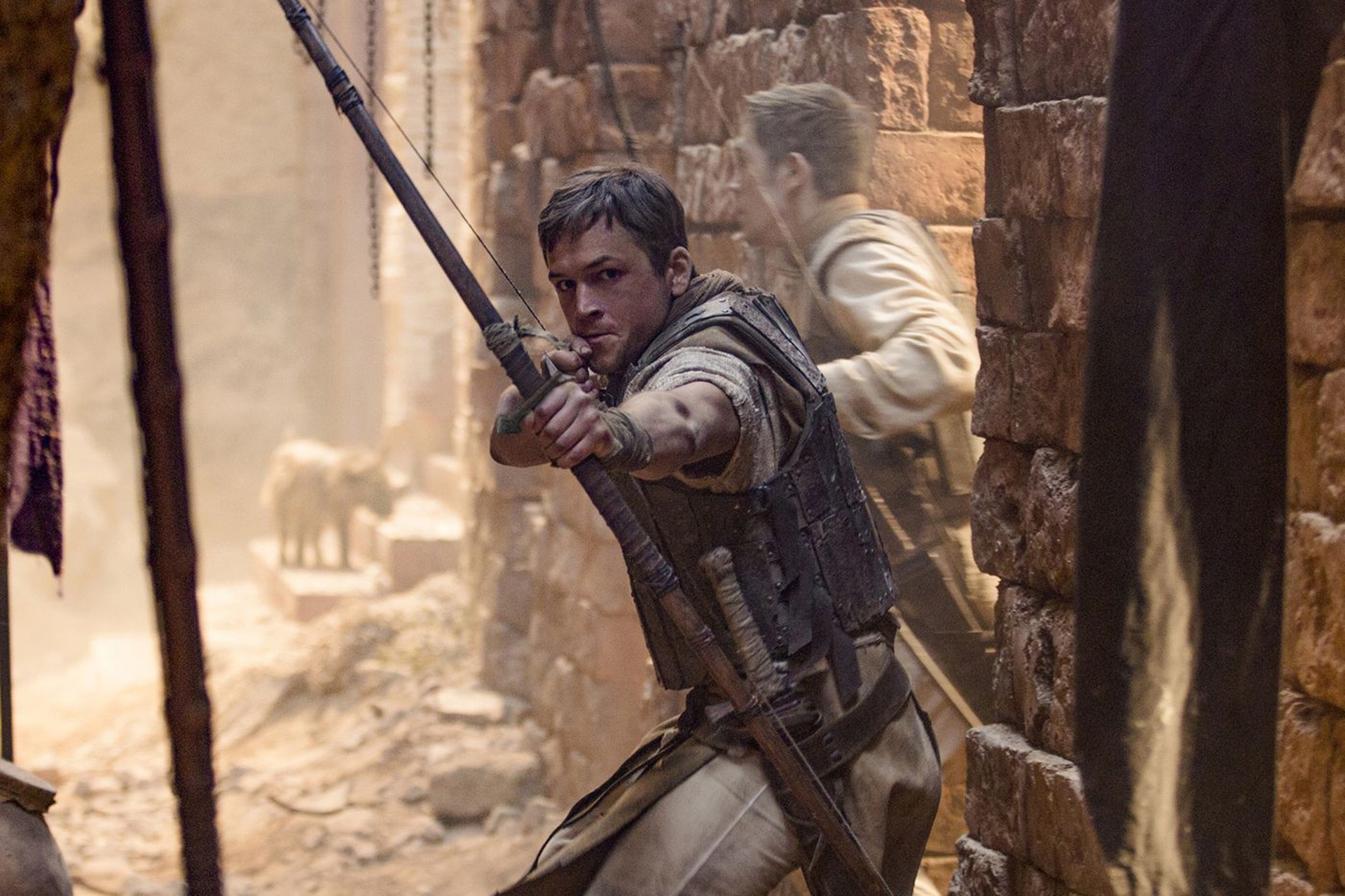 2018 Robin Hood Background Hd Wallpapers - Robin Hood Movie 2108 - HD Wallpaper 