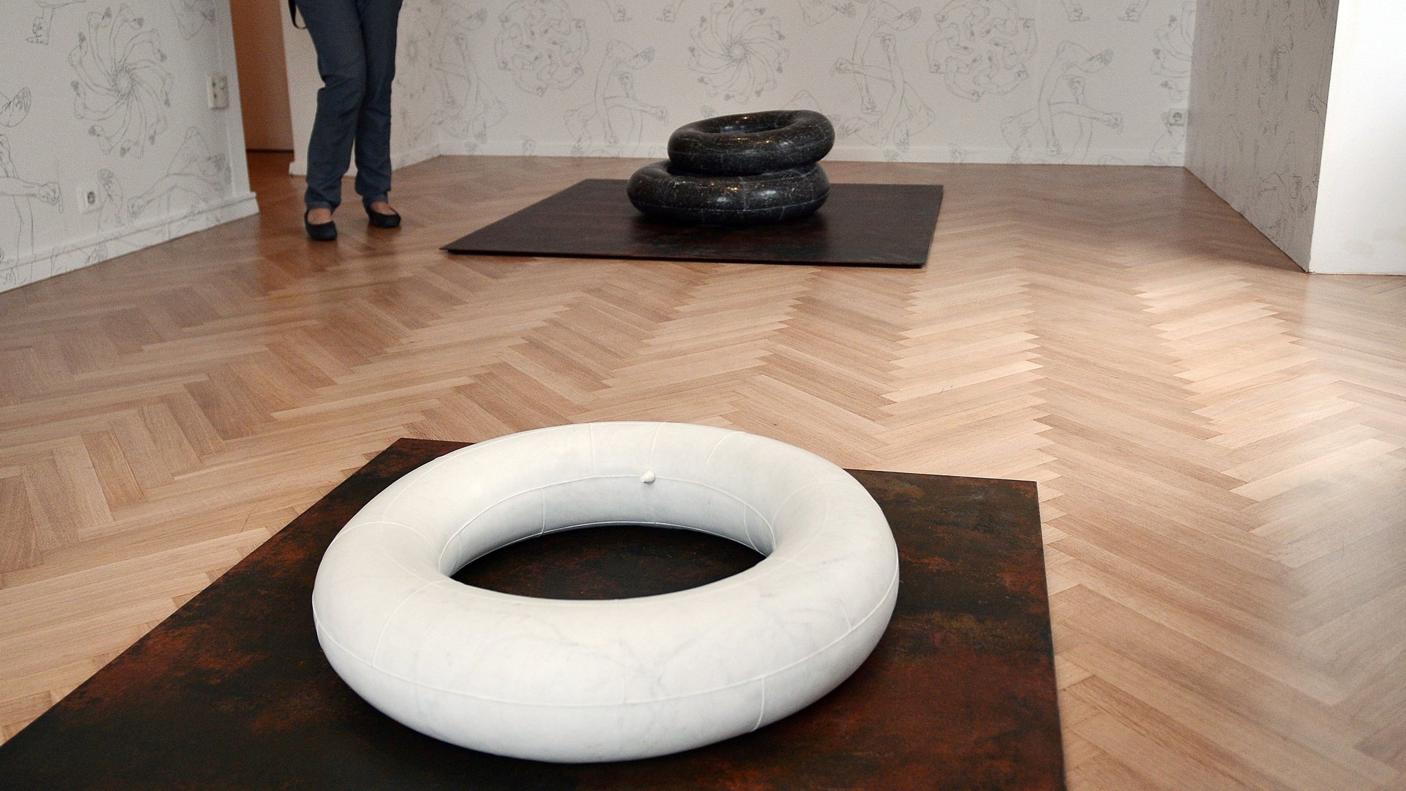 Ai Weiwei Marble Refugees - HD Wallpaper 