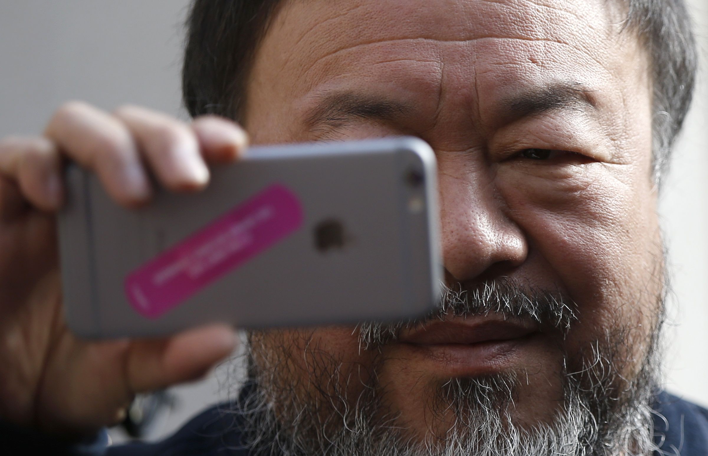 1230 Ai Weiwei - Close-up - HD Wallpaper 