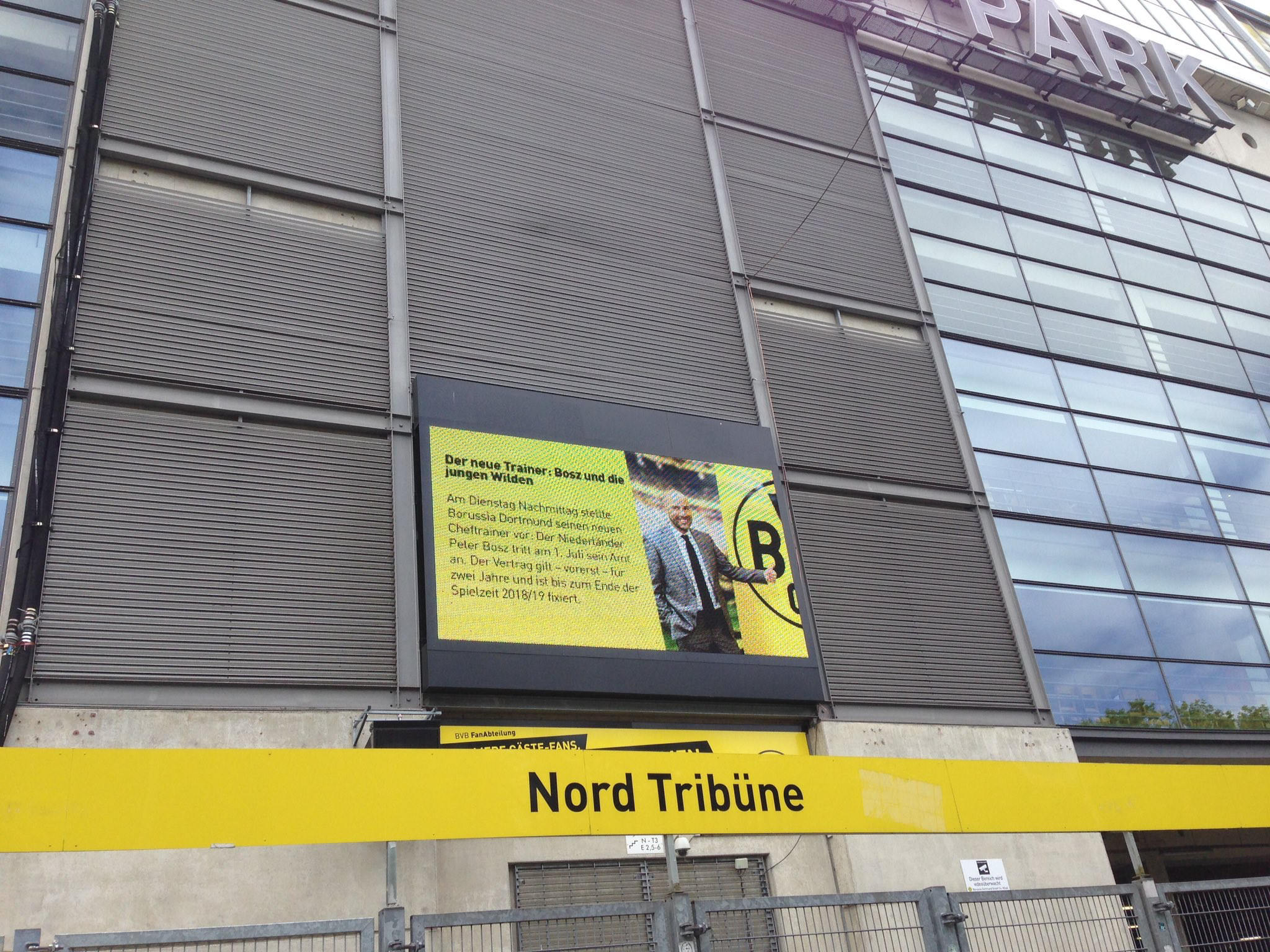 Andy Biersackblack Veil Bridesmusic Bandsemo Bandsveilsarmyandy - Commercial Building - HD Wallpaper 