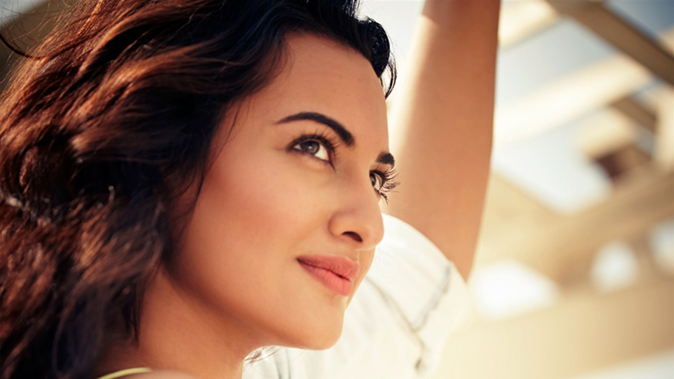 Sonakshi Sinha-beauty Girl Photo Hd Wallpapers2015 - Sonakshi Sinha - HD Wallpaper 