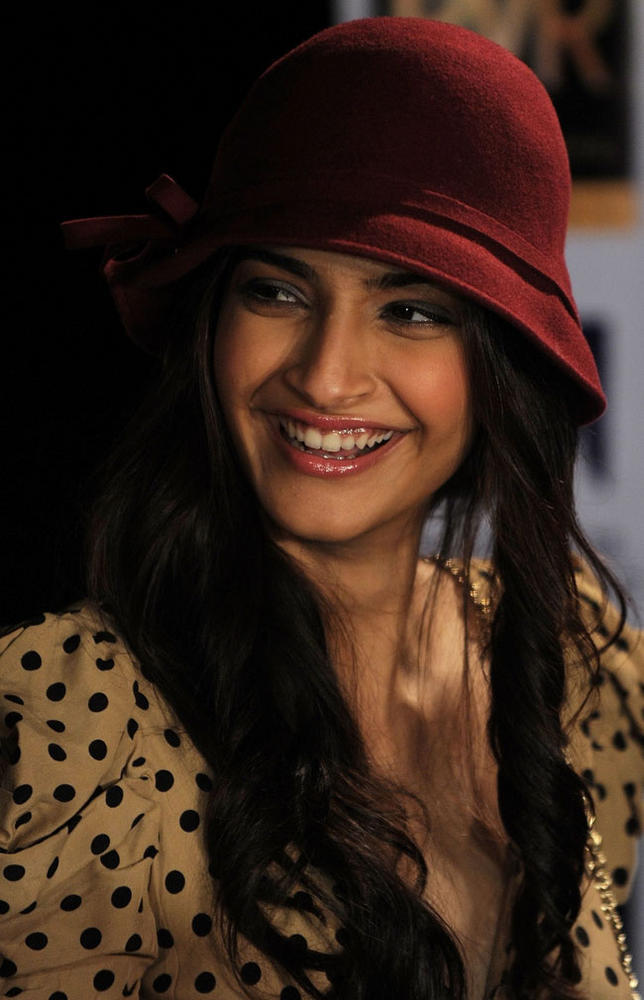 Sonam Kapoor New Hd - HD Wallpaper 