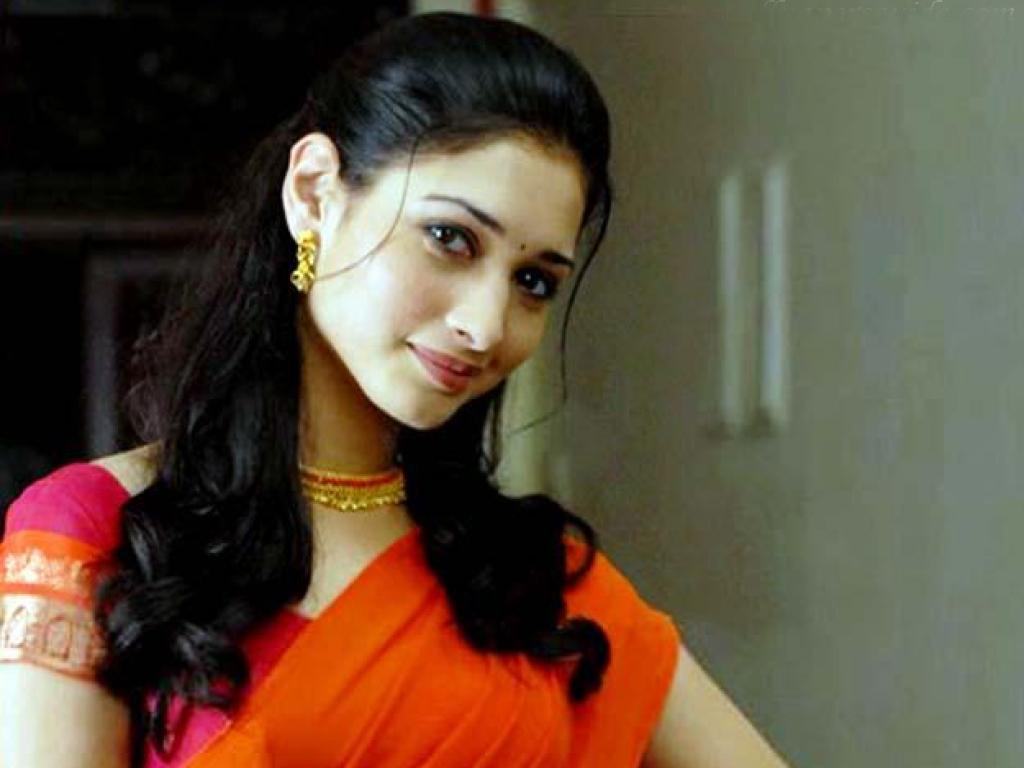 Tamanna Bhatia In Saree - HD Wallpaper 