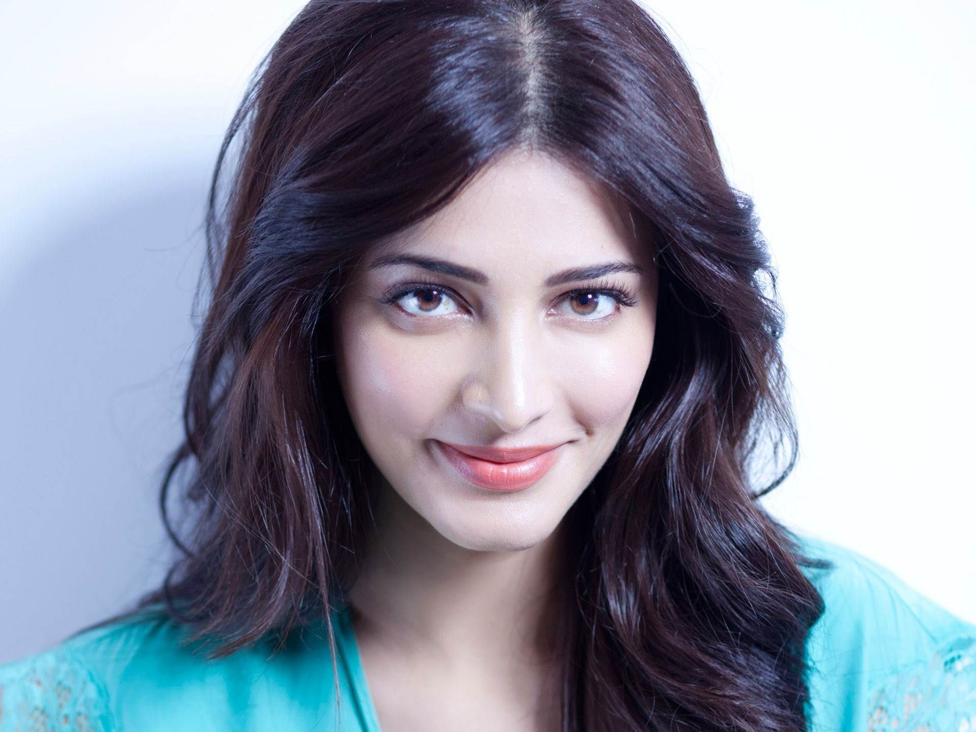 Shruti Hassan - HD Wallpaper 
