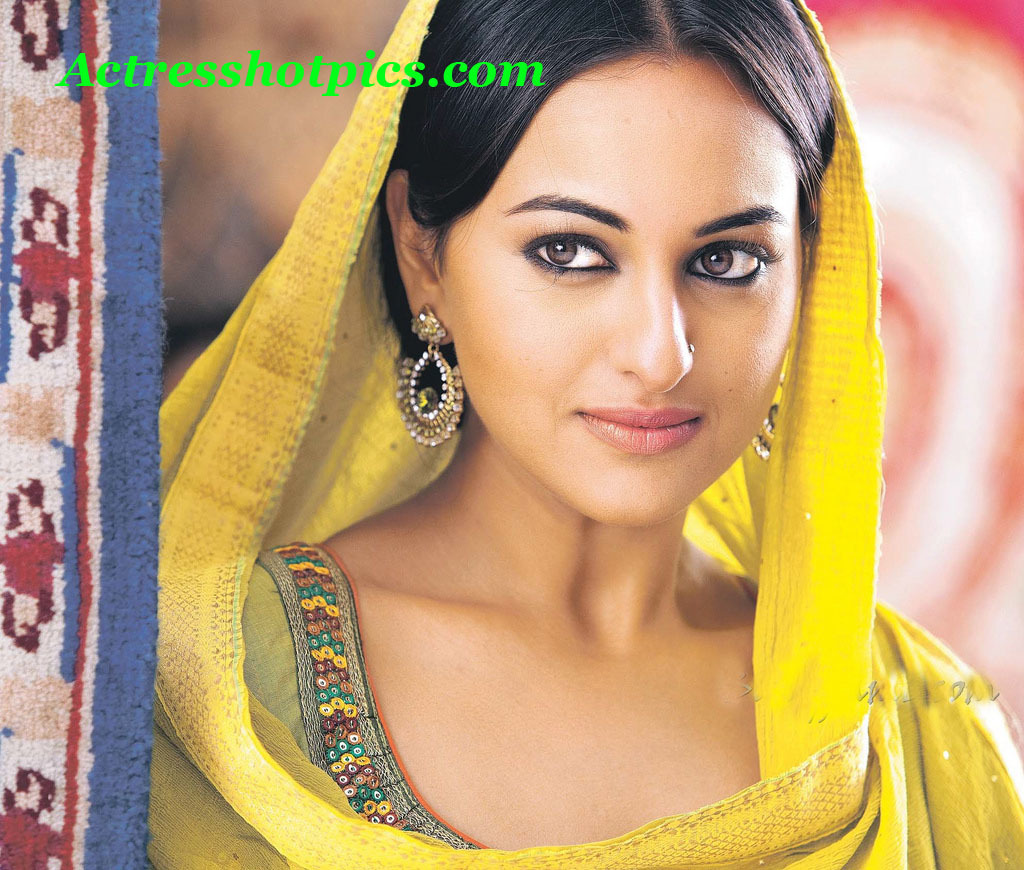 Sizzling Sexy Actress Sonakshi Sinha Beautiful Hd Wallpapers - Sonakshi Hd - HD Wallpaper 