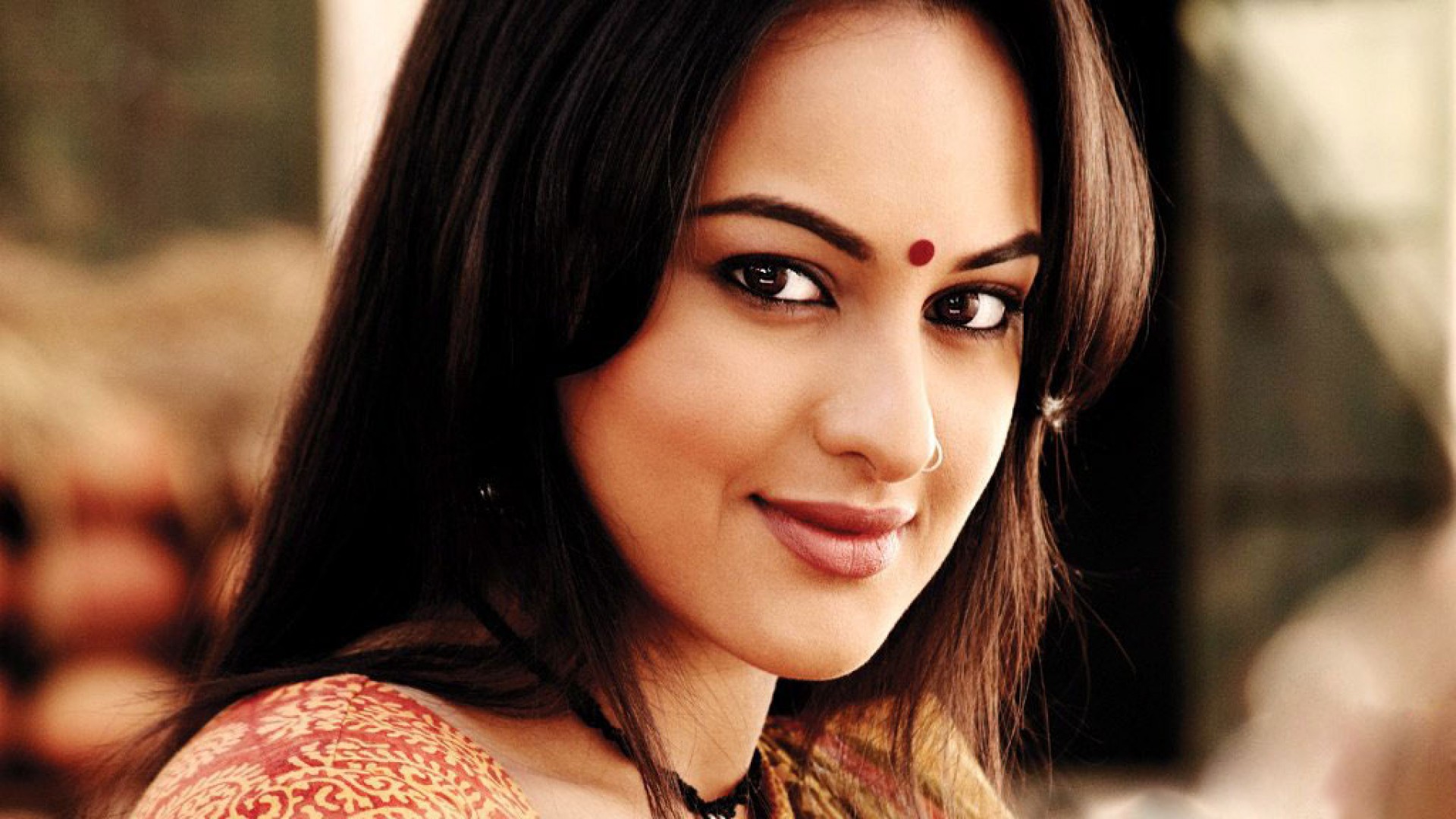 Sonakshi Sinha Widescreen Wallpaper - Dabang Movie Sonakshi Sinha - HD Wallpaper 