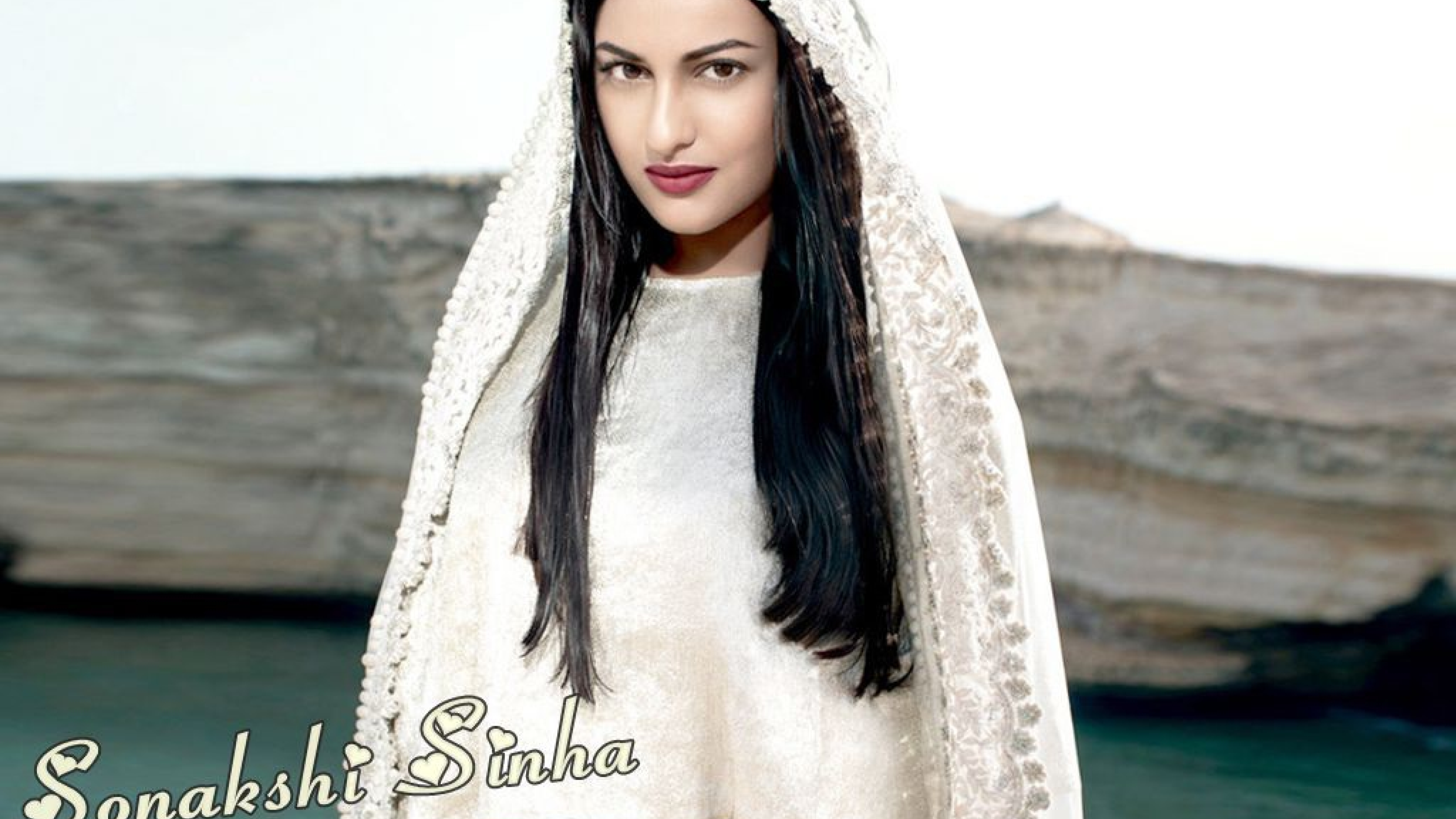 Sonakshi Sinha Hd - HD Wallpaper 