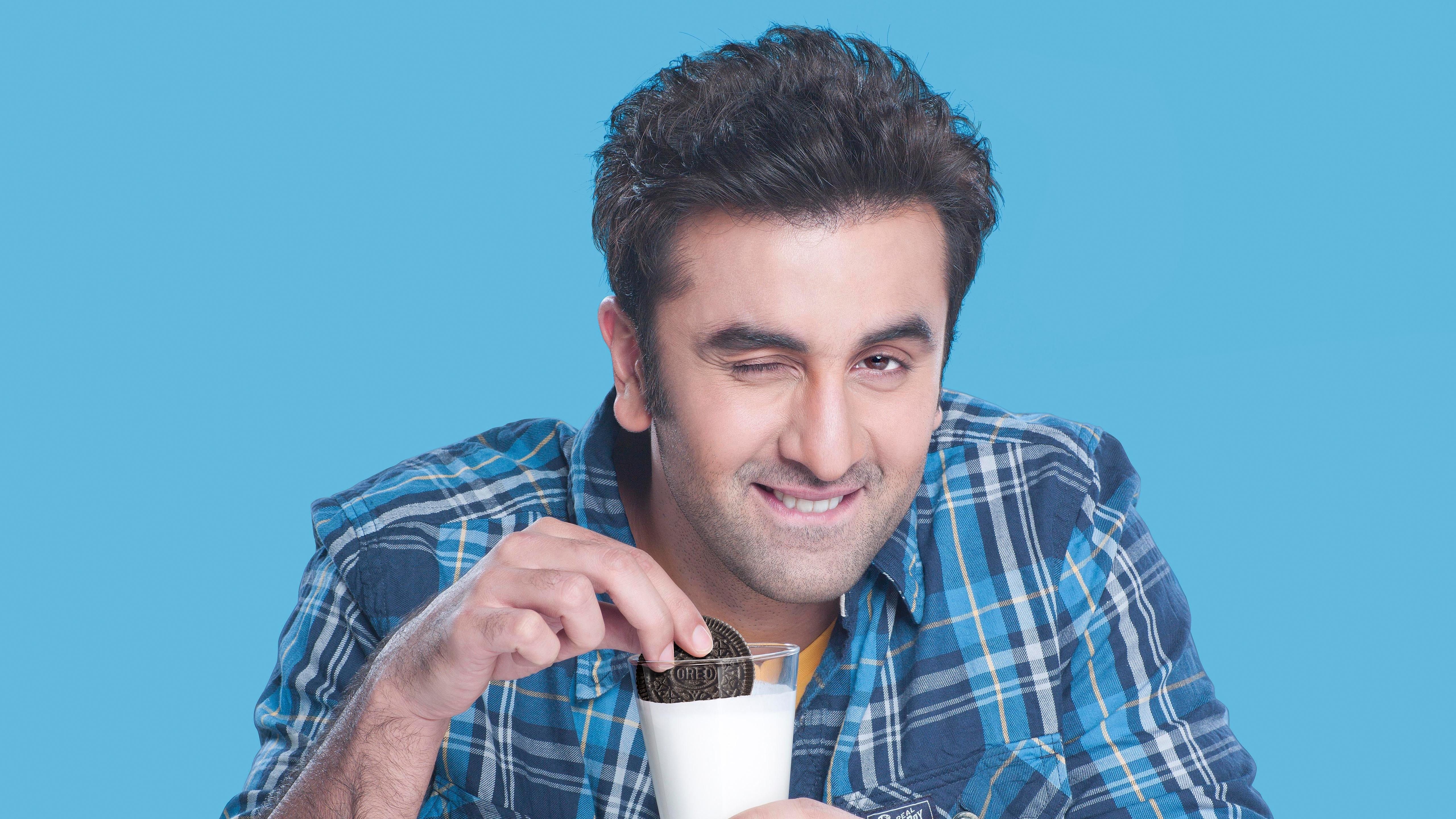 5k Wallpaper Of Ranbir Kapoor - Brand Ambassador Of Cadbury - HD Wallpaper 