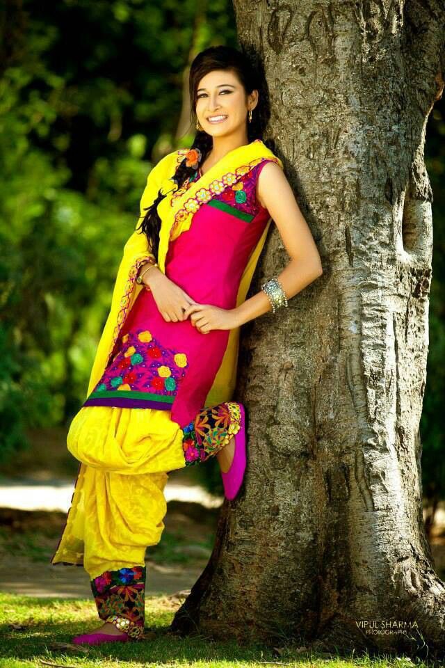 Punjabi Girl Hd Wallpaper - Punjabi Girls In Suit - 640x960 Wallpaper -  