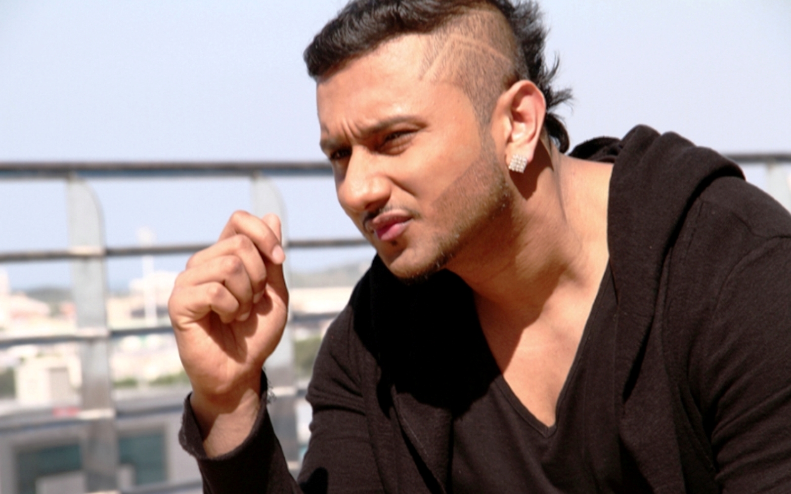 Yo Yo Honey Singh Exclusive Hairstyles - Yo Yo Honey Singh Hairstyle - HD Wallpaper 