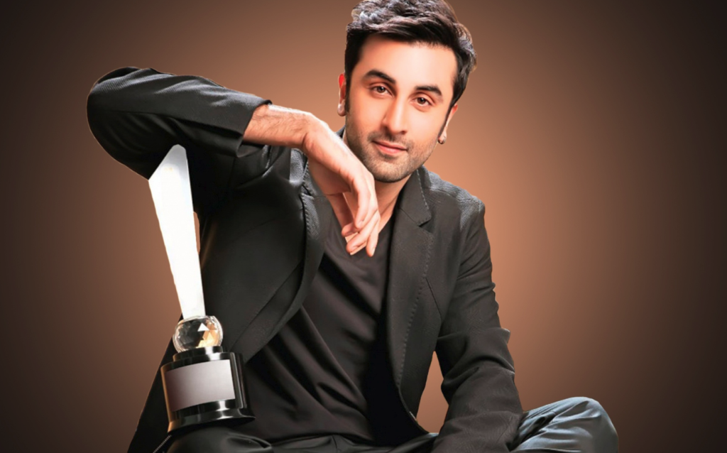 Ranbir Kapoor Photos Hd Wallpaper - Ranbir Kapoor With Award - HD Wallpaper 
