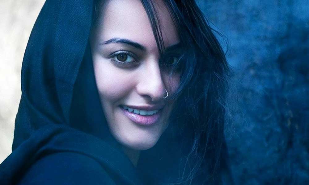 Sonakshi Sinha Images Simple - HD Wallpaper 