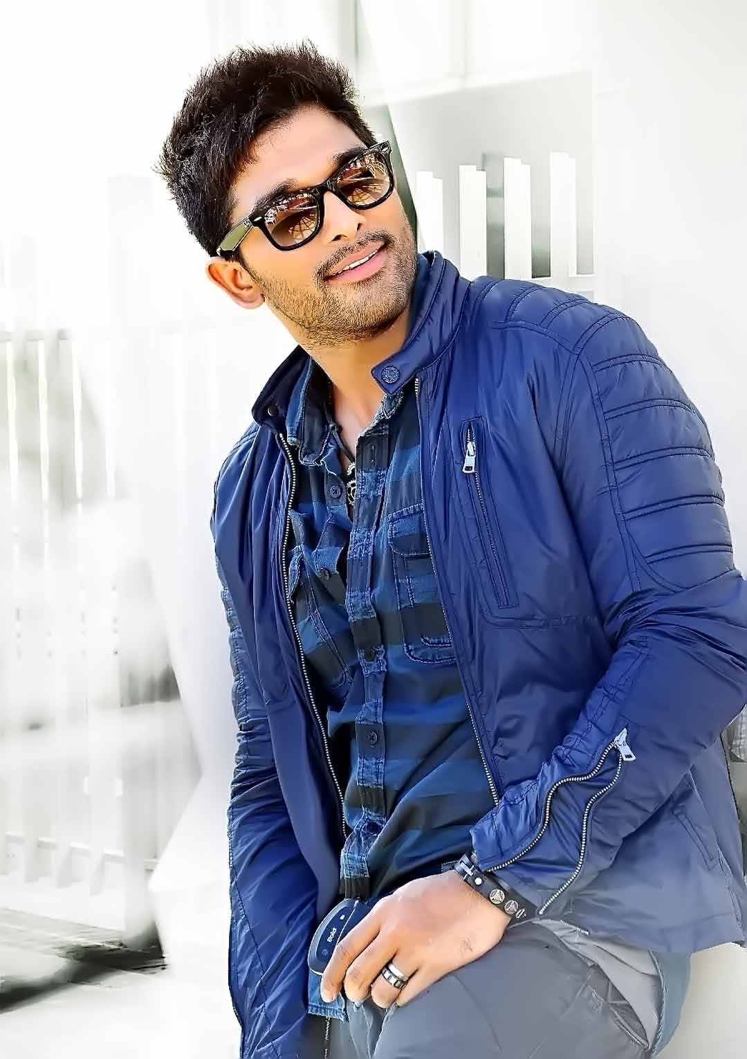 Allu Arjun In Iddarammayilatho - HD Wallpaper 