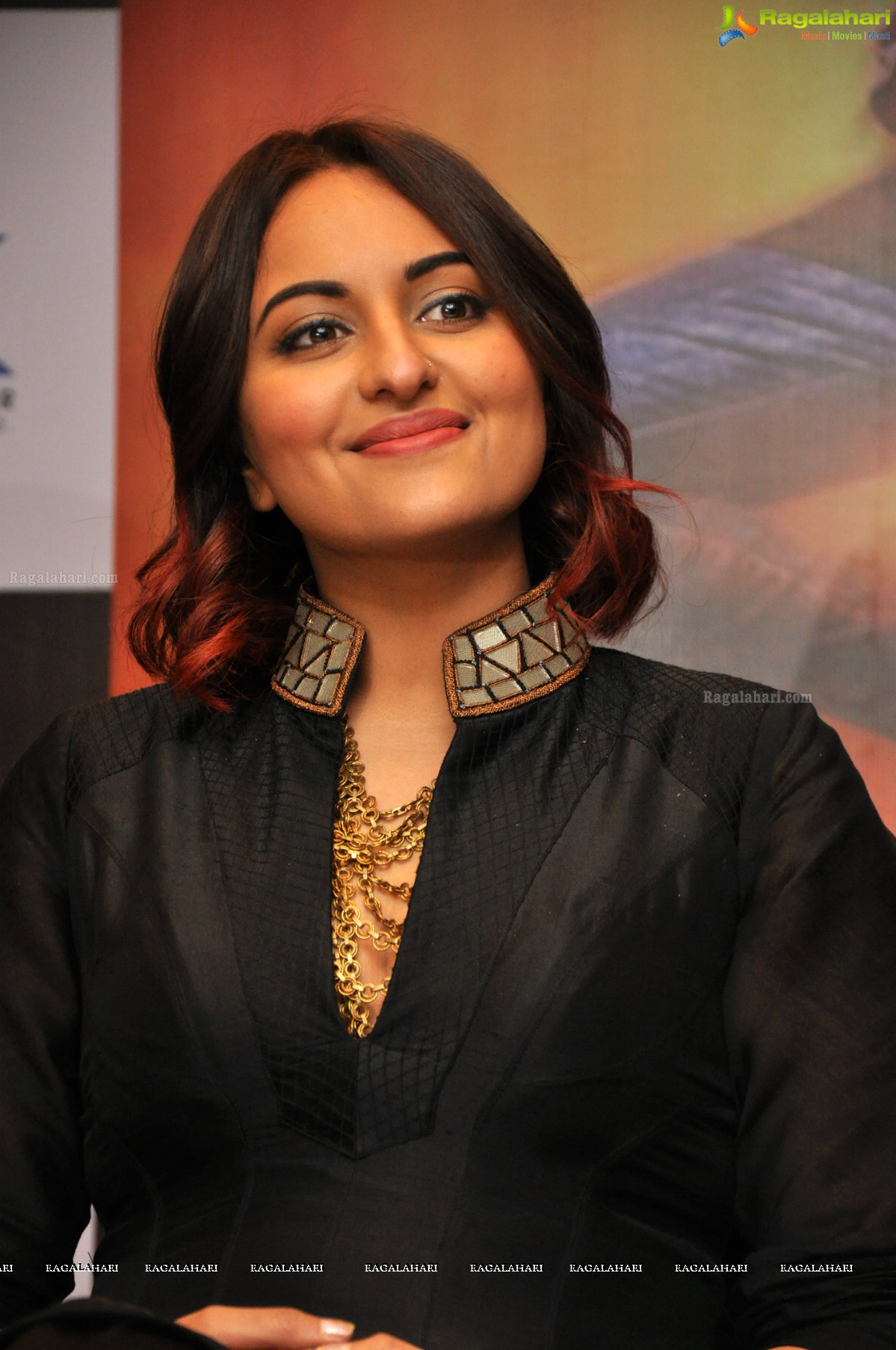 Newscaster - HD Wallpaper 