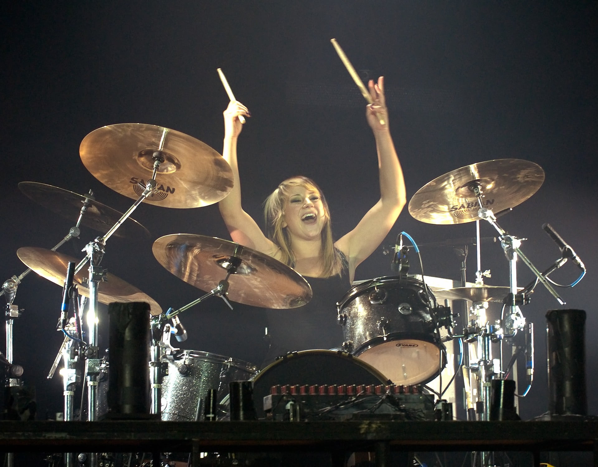 Jen Ledger - HD Wallpaper 