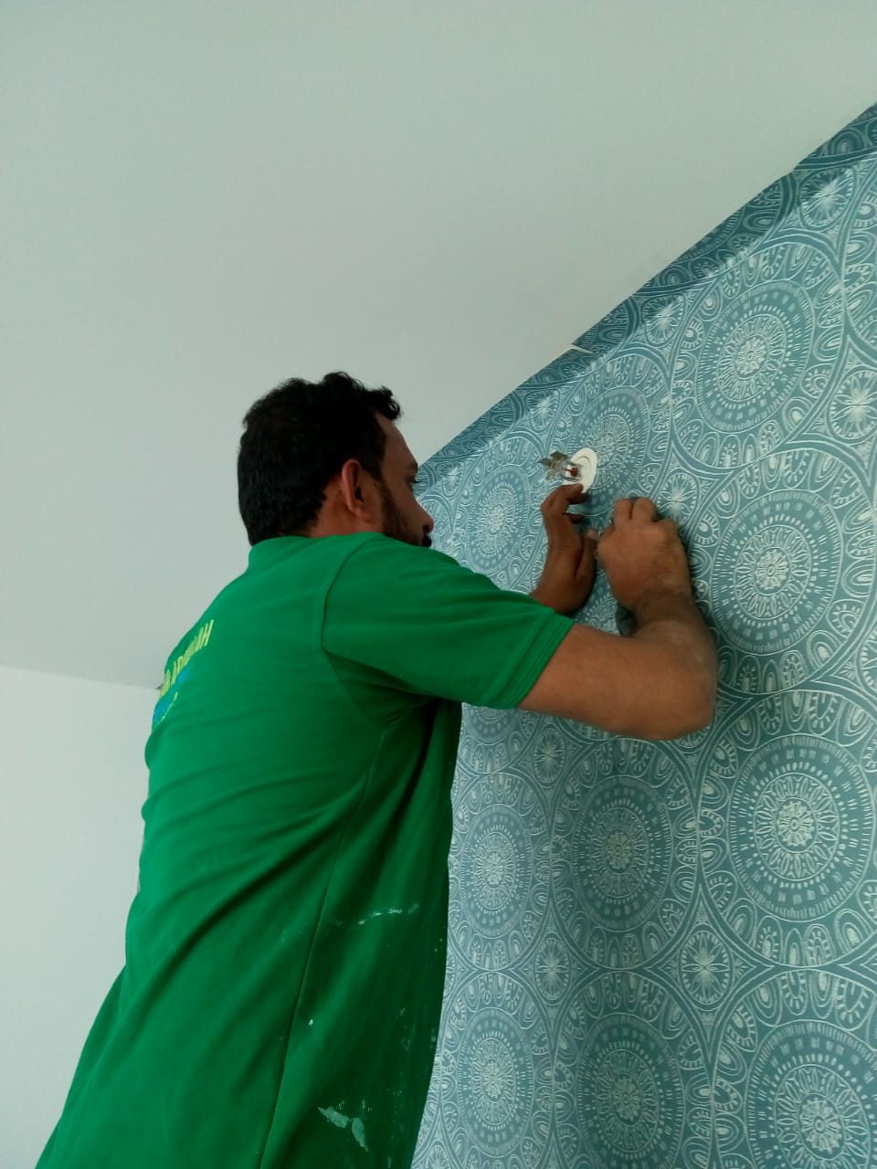 Wallpaper Fixing Abu Dhabi - Fixing - HD Wallpaper 