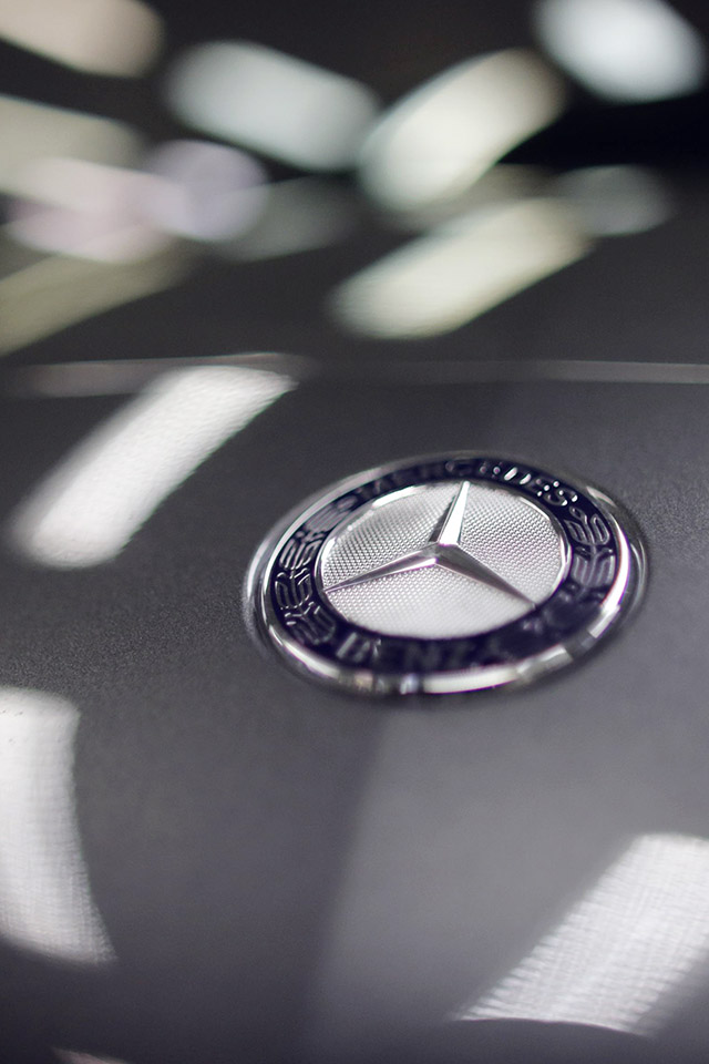 A Company Logo Is Seen On A Mercedes Benz A Class Car - Iphone X Wallpaper Benz - HD Wallpaper 