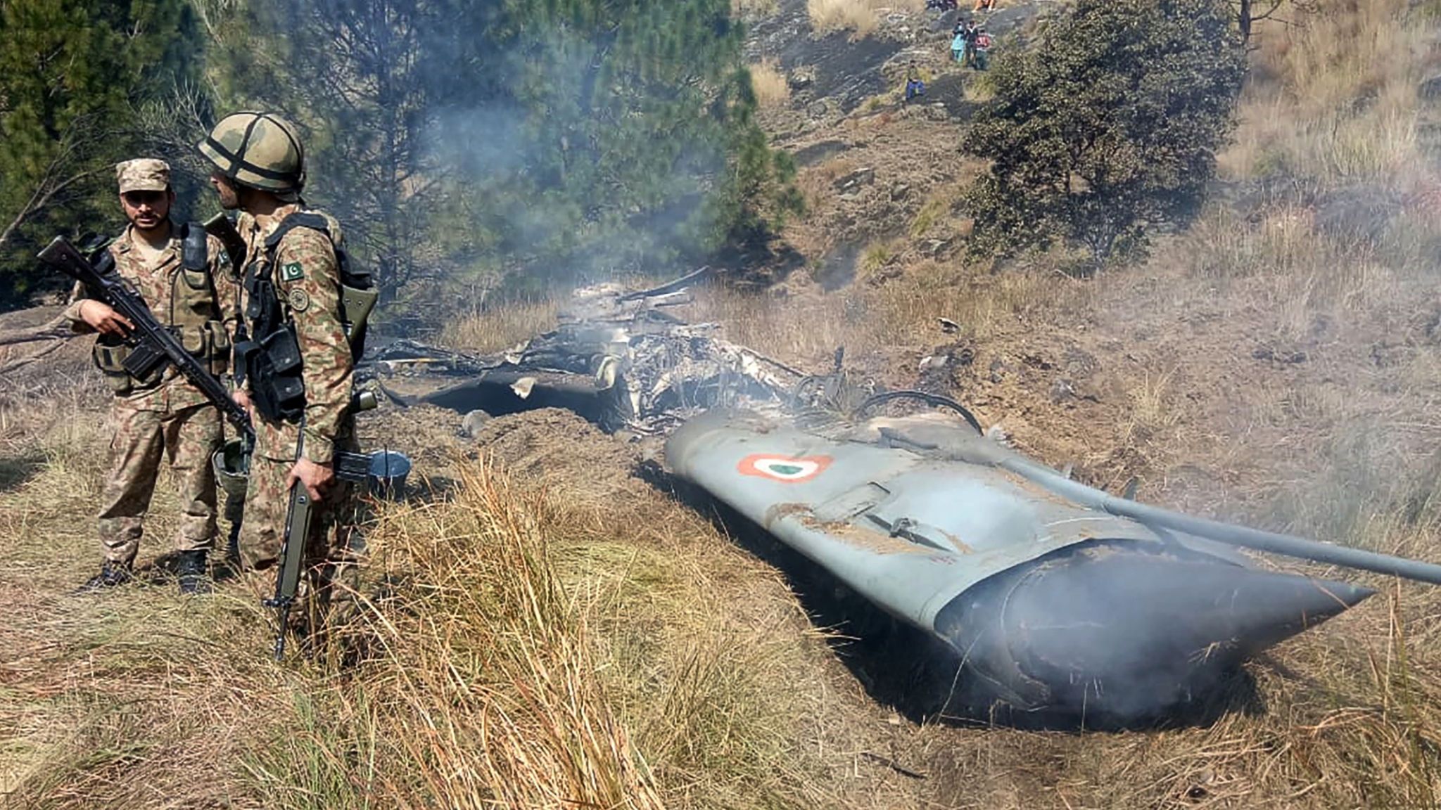 Wreckage Of An Indian Fighter Jet Pakistan Says It - Pakistan Shoots Down Indian Jet - HD Wallpaper 