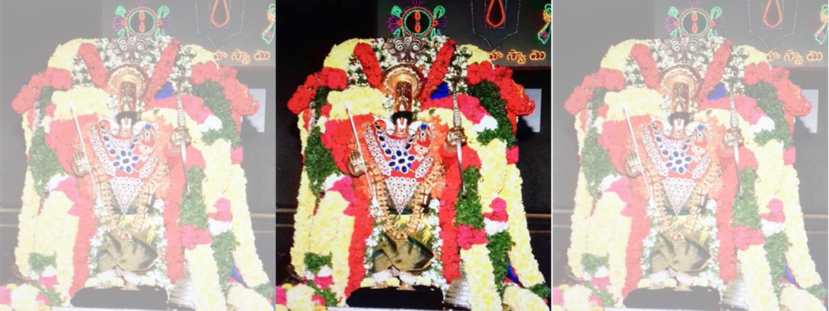 Hundreds Have Darshan Of Lord Lakshmi Narasimha Swamy - Religion - HD Wallpaper 